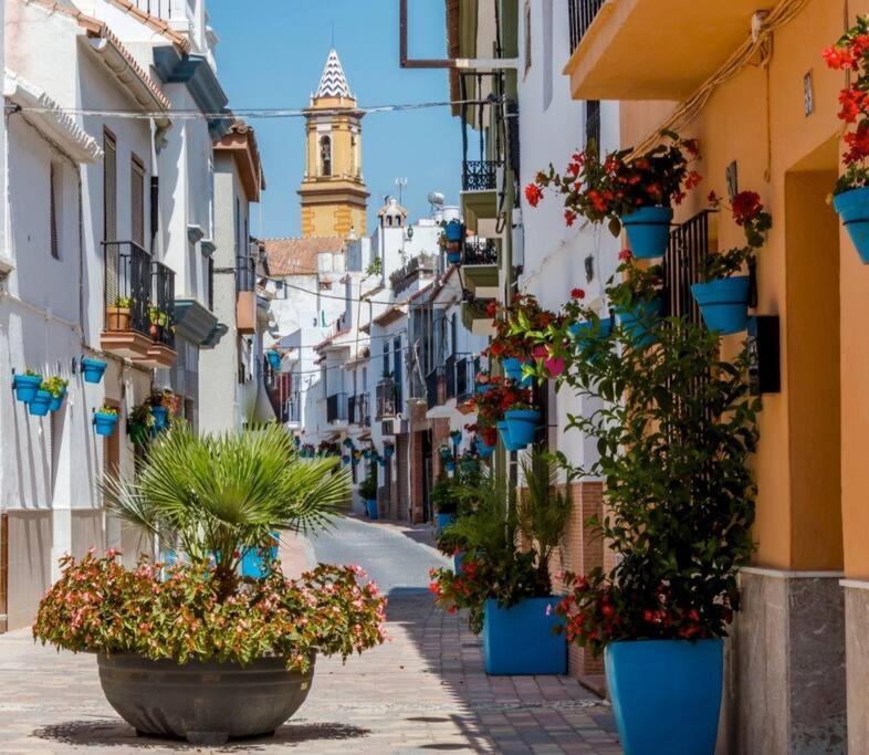 Estepona Port Beachside Apartment - Marina Bay Exterior photo