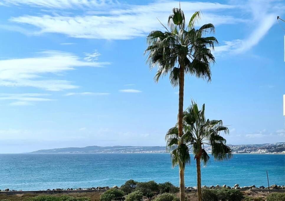 Estepona Port Beachside Apartment - Marina Bay Exterior photo