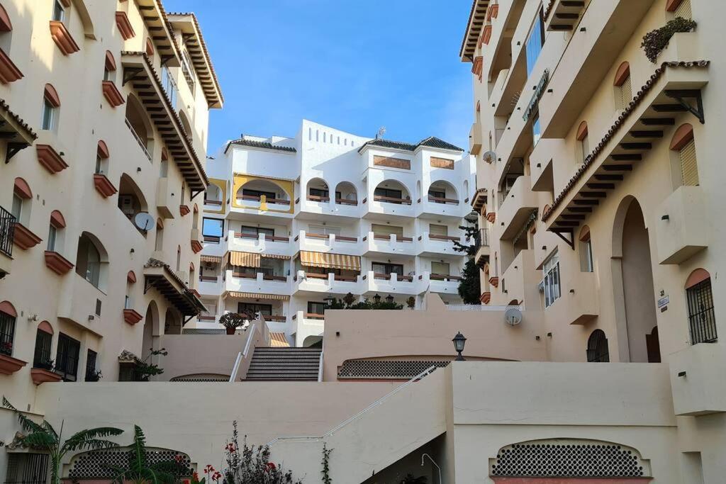 Estepona Port Beachside Apartment - Marina Bay Exterior photo